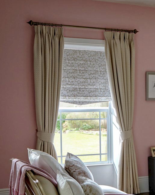 Nouget Roman Blind